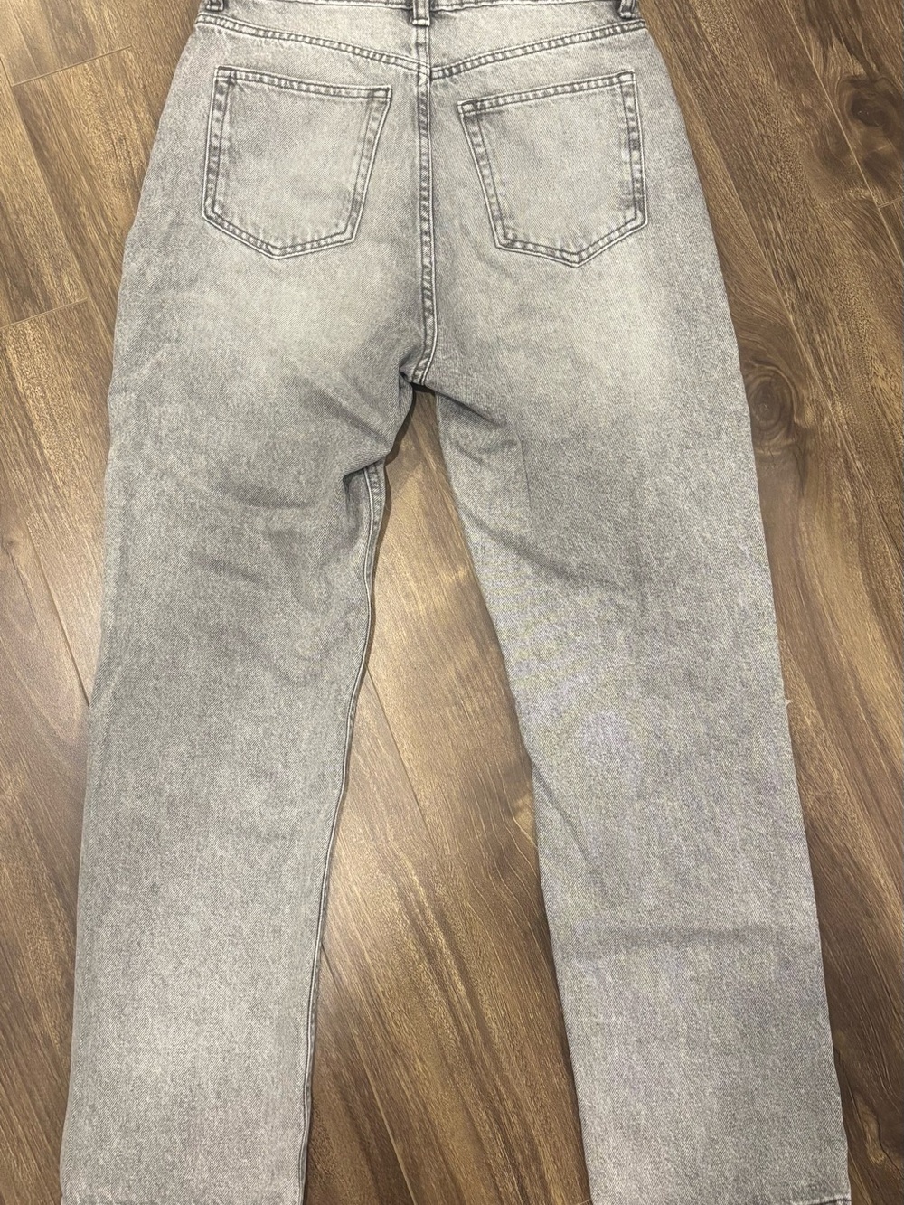 H&M High-Rise Distressed Grey Wash Women's Jeans - Picture 4 of 6